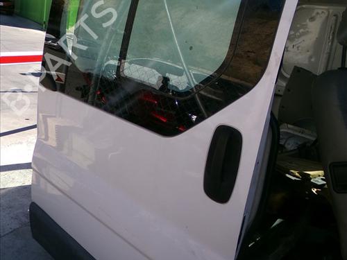 Used Right rear door RENAULT TRAFIC II Bus (JL) 2.0 dCi 115 (JL00, JL01, JL0H, JL0M, JL0U) (114 hp) 29385260