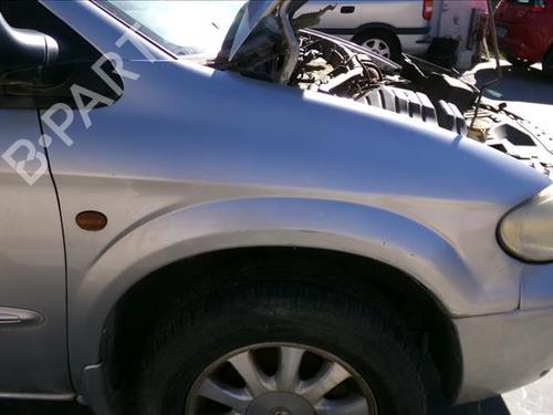 Used Right front fenders CHRYSLER VOYAGER IV (RG, RS) 2.5 CRD (141 hp) 25485027