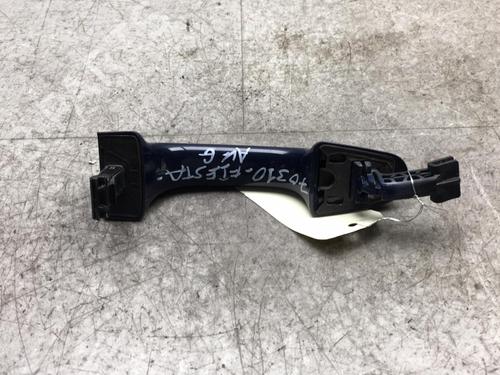 Used Front left exterior door handle FORD FIESTA VII (HJ, HF) 1.5 TDCi (86 hp) 25566359