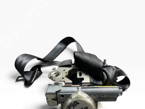 front-right-seatbelt-citroen-c4-cactus-2014-40089959 main image