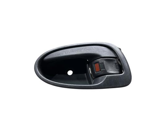 Used Front left interior door handle Front left interior door handle TOYOTA YARIS (_P9_) 1.4 D-4D (NLP90_, NLP90R) (90 hp) 28813214 28813214