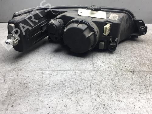 Venstre forlygte PEUGEOT 306 Hatchback (7A, 7C, N3, N5) 1.8 16V (110 hp) 25546480