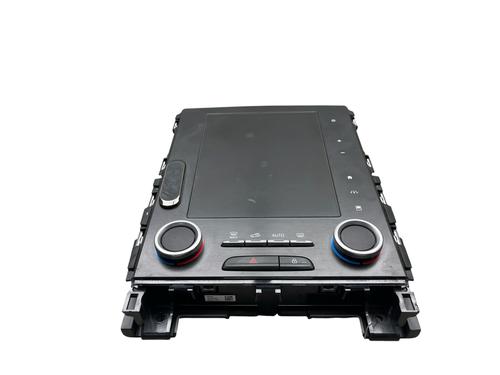 climate-control-renault-megane-iv-hatchback-b9amn_-2015-34451967 main image