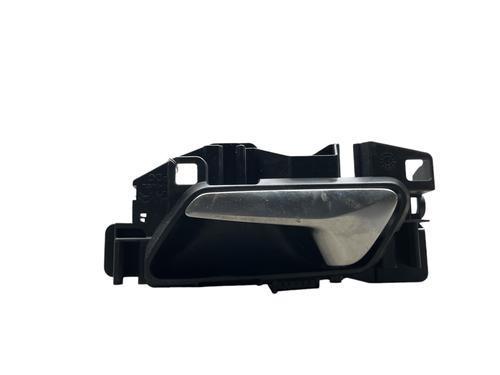Venstre bak invendig håndtak OPEL CORSA F (P2JO) 1.5 (68) (102 hp) 25572827