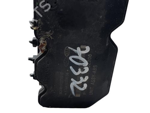 Used ABS pump KIA SPORTAGE II (JE_, KM_) 2.0 CRDi (113 hp) 31289783