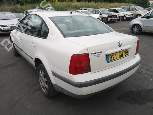 Right headlight VW PASSAT B5 (3B2) 1.9 TDI | BP25556330C29 