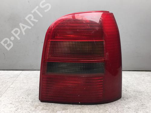 Høyre baklys AUDI A4 B5 Avant (8D5) 1.9 TDI (90 hp) 25556165