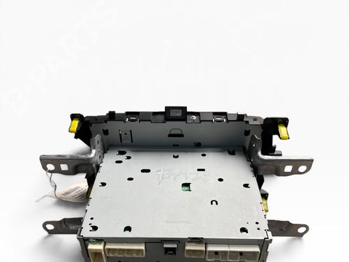 Used Radio Radio TOYOTA YARIS (_P13_) 1.0 (KSP130_, KSP130) (69 hp) 39950579 39950579