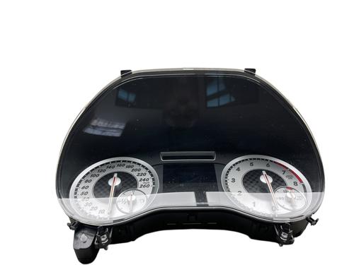 Quadrante Quadrante MERCEDES-BENZ A-CLASS (W176) A 250 (176.044) (211 hp) 30513722 30513722