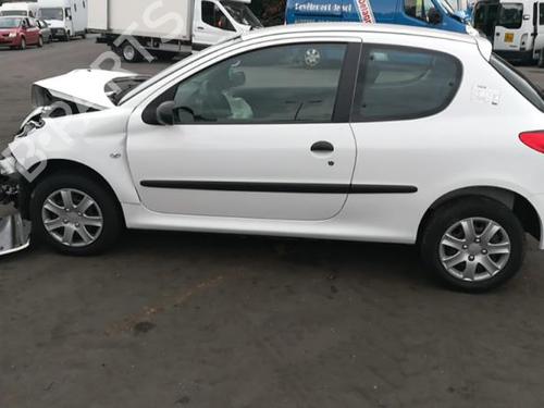 Left mirror PEUGEOT 206+ (2L_, 2M_) 1.4 HDi eco 70 | BP25577325C26
