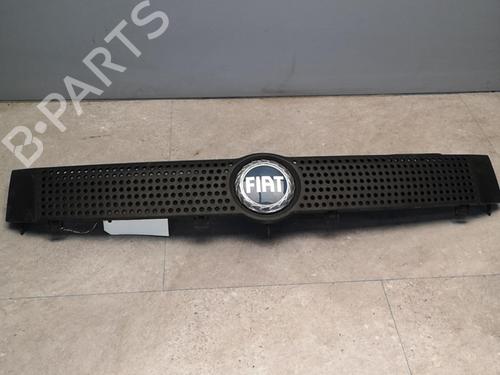 Used Grille FIAT PANDA (169_) 1.1 (169.AXA1A) (54 hp) 25583368