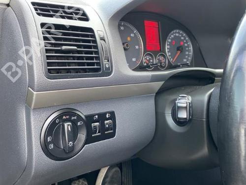 Venstre bak beltestrammer VW TOURAN (1T1, 1T2) 2.0 TDI 16V | BP25572623C89 