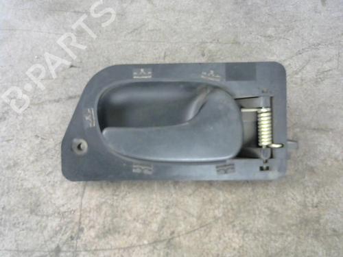 Used Front right interior door handle RENAULT LAGUNA I (B56_, 556_) 1.8 (B56Z) (94 hp) 25524259