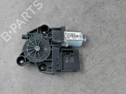 Rudehejsemotor bagstkærm højre RENAULT GRAND SCÉNIC III (JZ0/1_) 1.9 dCi (JZ0J, JZ0N, JZ1K, JZ1S) (131 hp) 25531859
