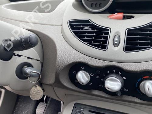 Left taillight RENAULT TWINGO II (CN0_) 1.5 dCi (CN0E) | BP25574973C34 