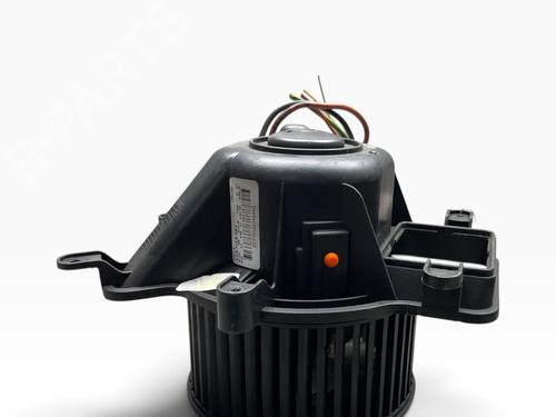 Used Heater blower motor Heater blower motor PEUGEOT 5008 (0U_, 0E_) 1.6 HDi (112 hp) 33552479 33552479