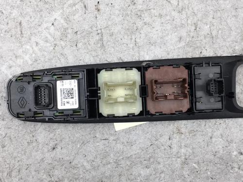 Venstre fortil elrude kontakt RENAULT CAPTUR I (J5_, H5_) 1.5 dCi 90 (J5N4, J5M5, J5MW, J5M6, J5AL, J5AJ) (90 hp) 25580016