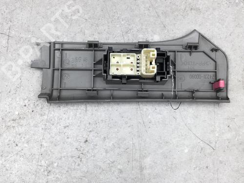 Commutateur TOYOTA YARIS (_P9_) 1.4 D-4D (NLP90_, NLP90R) (90 hp) 25537880