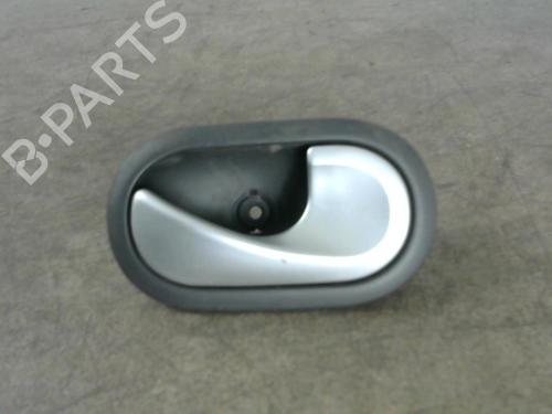 Poignée intérieure avant droite RENAULT CLIO III (BR0/1, CR0/1) 1.5 dCi (BR17, CR17) (86 hp) 25536232