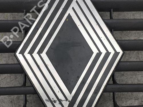 Used Grille RENAULT MASTER I Van (T__) 28-35 2,5 D (75 hp) 25575844