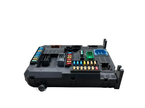 Used Fuse box PEUGEOT 208 I (CA_, CC_) 1.6 HDi / BlueHDi 75 (75 hp) 31833127
