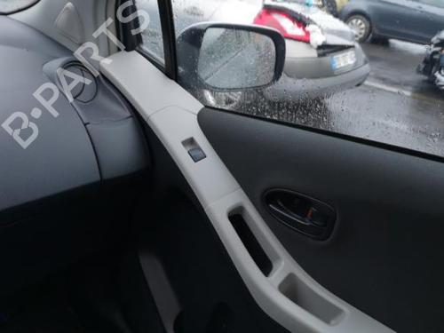 Right sun visor TOYOTA YARIS (_P9_) 1.0 VVT-i (KSP90_, KSP90R) | BP25578864I2 