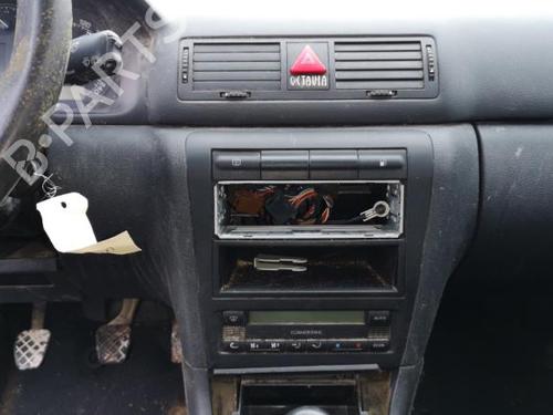 Left front window switch SKODA OCTAVIA I Combi (1U5) 1.9 TDI | BP25519694I27 - Image 23