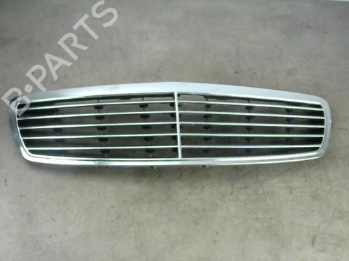 Used Grille RENAULT MEGANE IV Hatchback (B9A/M/N_) 1.3 TCe 140 (B9NB) (140 hp) 25555179