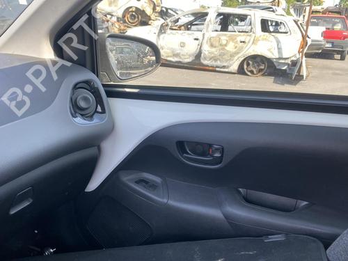 Left front fog light PEUGEOT 108 1.0 VTi 72 | BP26614807C30 - Image 13