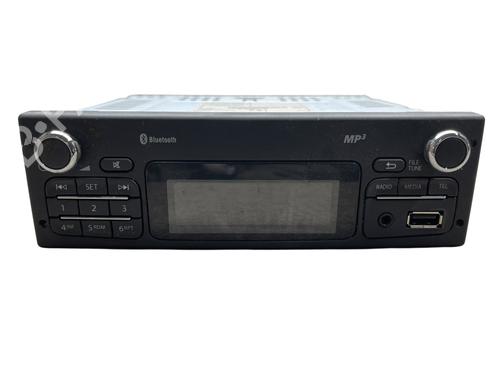 Radio RENAULT TWINGO II (CN0_) 1.2 16V (CN04, CN0B) | BP30778897E6 - Image 3