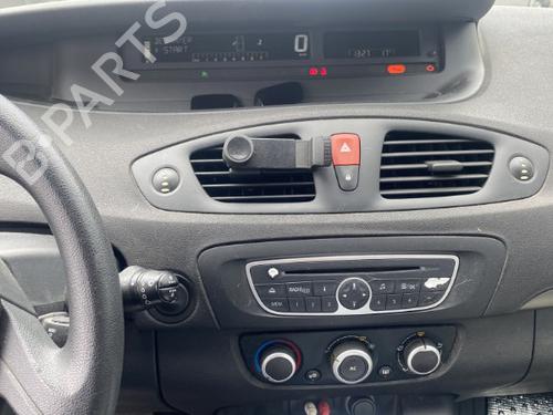Right front fog light RENAULT SCÉNIC III (JZ0/1_) 1.6 E85 (JZ03, JZ1Y) | BP25505343C31 