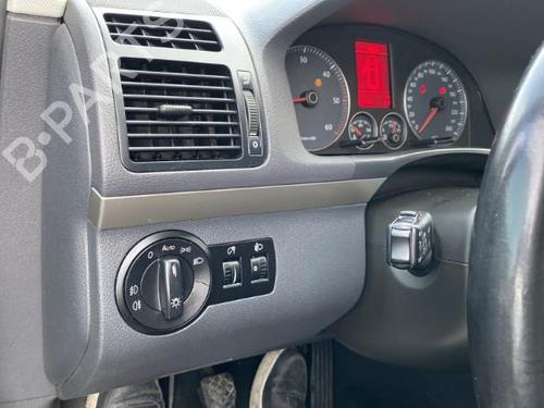 Venstre bak beltestrammer VW TOURAN (1T1, 1T2) 2.0 TDI 16V | BP25572623C89 