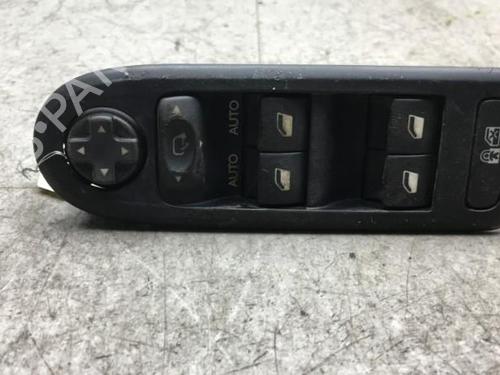 Used Left front window switch CITROËN C3 II (SC_) 1.6 HDi (92 hp) 25548392
