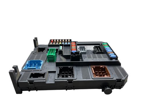 Used Fuse box PEUGEOT 208 I (CA_, CC_) 1.2 VTI 82 (82 hp) 32067241