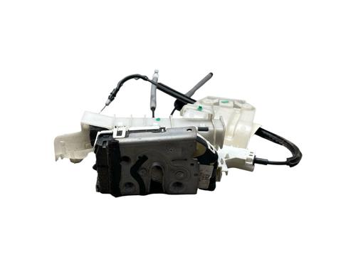 front-right-lock-jeep-renegade-suv-bu-b1-bv-2014-32439469 main image