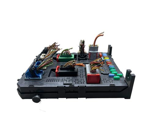 Used Fuse box PEUGEOT 3008 I MPV (0U_) 1.6 HDi (109 hp) 32493806