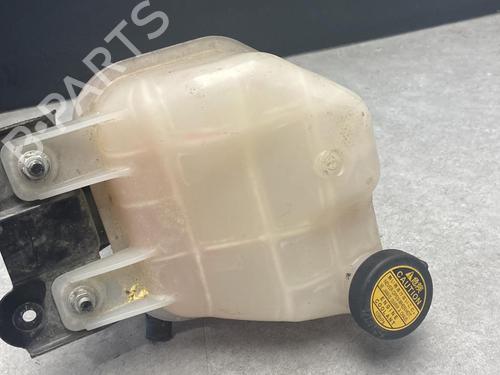 Expansion tank TOYOTA RAV 4 II (_A2_) 2.0 D 4WD (CLA20_, CLA21_, CLA20R, CLA21R) | BP25561281C120 