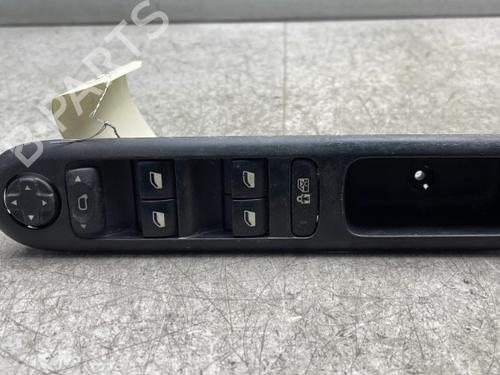 Used Left front window switch PEUGEOT 5008 (0U_, 0E_) 1.6 HDi (112 hp) 25572477