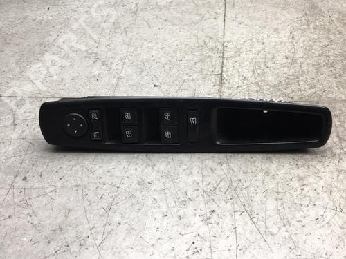 Used Left front window switch RENAULT MEGANE III Hatchback (BZ0/1_, B3_) 1.5 dCi (86 hp) 25509982