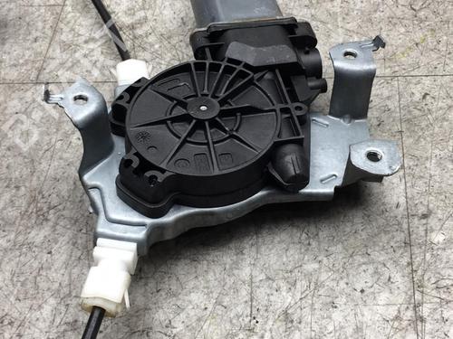 Rudehejsemekanisme venstre bagtil NISSAN QASHQAI / QASHQAI +2 I (J10, NJ10, JJ10E) 1.5 dCi (110 hp) 25550933