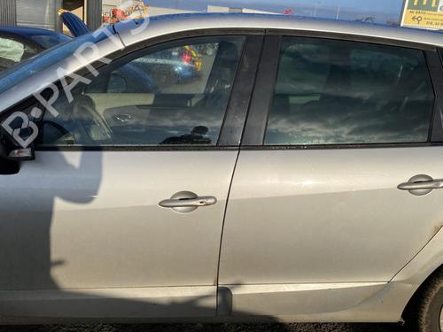 Fuse box RENAULT GRAND SCÉNIC III (JZ0/1_) 1.6 dCi (JZ00, JZ12) | BP32098073E1 