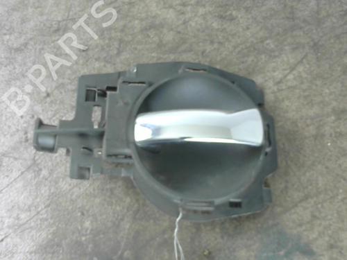 Used Front right interior door handle Front right interior door handle 25583800 25583800