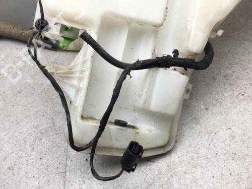 Used Windscreen washer tank BMW 3 (E90) 320 i (150 hp) 25581376