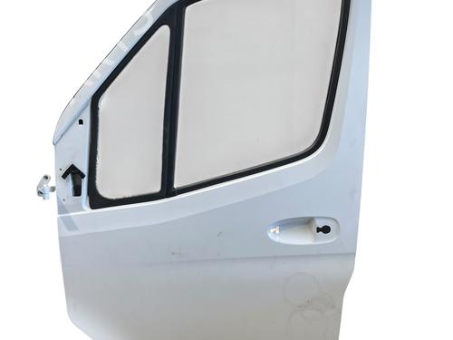 Used Left front door MERCEDES-BENZ SPRINTER 3,5-t Van (B907, B910) 316 CDI RWD (907.631, 907.633, 907.635, 907.637) (163 hp) 30104357