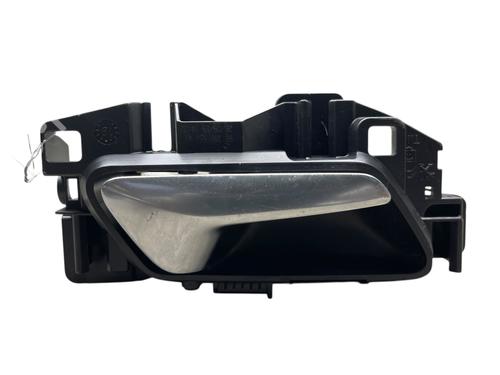 Højre bagtil invendig håndtag PEUGEOT 208 II (UB_, UP_, UW_, UJ_) 1.2 PureTech 100 (101 hp) 29900083