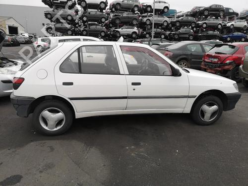Left headlight PEUGEOT 306 Hatchback (7A, 7C, N3, N5) 1.9 D | BP25561529C28 