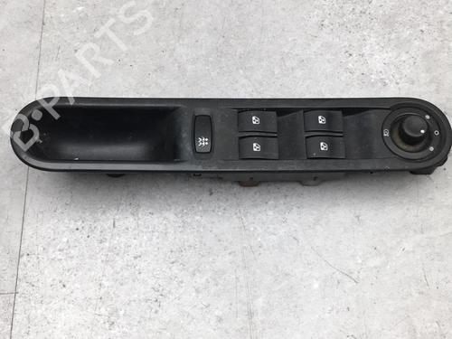 Used Left front window switch RENAULT CLIO III (BR0/1, CR0/1) 1.5 dCi (C/BR0G, C/BR1G) (68 hp) 25584945