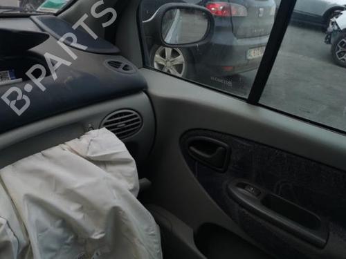 Højre baglygte RENAULT SCÉNIC I MPV (JA0/1_, FA0_) 1.6 (JA00, JA16, JA15, JA19, JA1V, JA2B, JA2C, JA0B,... | BP25532602C35 