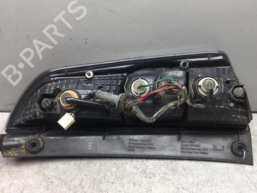 Venstre baglygte DAIHATSU SIRION (M3_) 1.0 (M300) (70 hp) 25524843