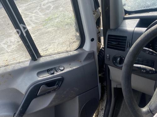 Front right lock MERCEDES-BENZ SPRINTER 3-t Van (B906) 209 CDI (906.611, 906.613) | BP25507108C97 